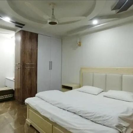 לאהור Furnished One-Bedroom Apartment For Rent מראה חיצוני תמונה